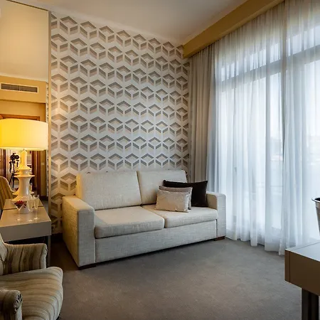 Mundial Hotel 4*